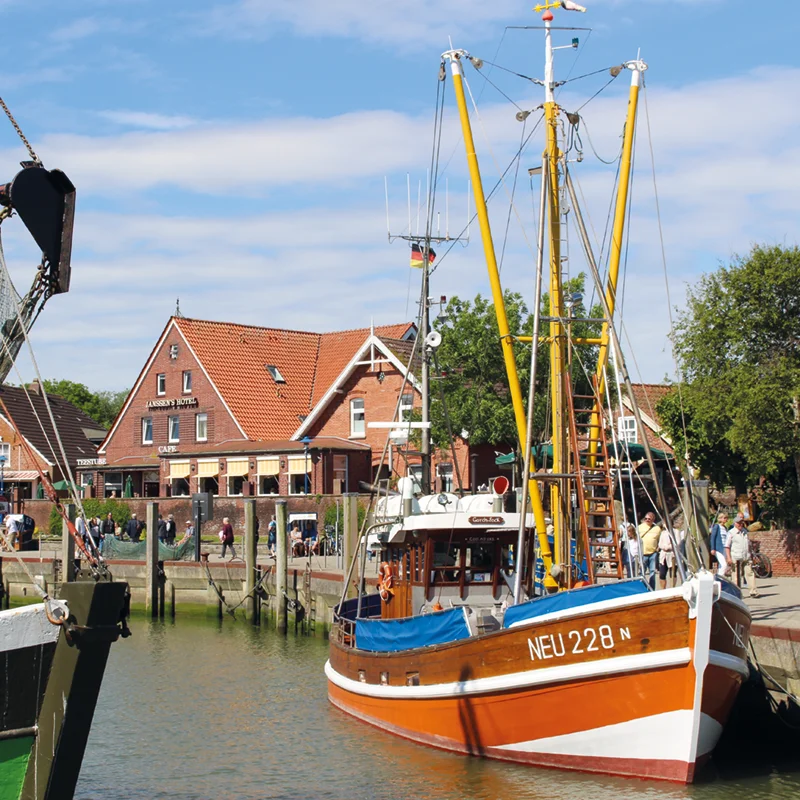 Segelboot vor Janssens Hotel